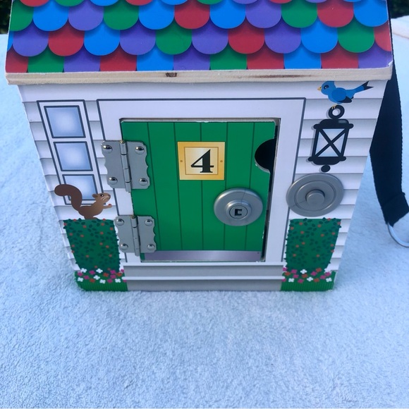 Melissa & Doug Other - Melissa & Doug Take-Along Wooden Doorbell DollHouse  4 Poseable Wooden Dolls